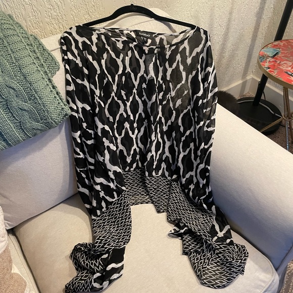 Medium size brand new, never worn black and white abstract pattern sheer blouse - Picture 1 of 2